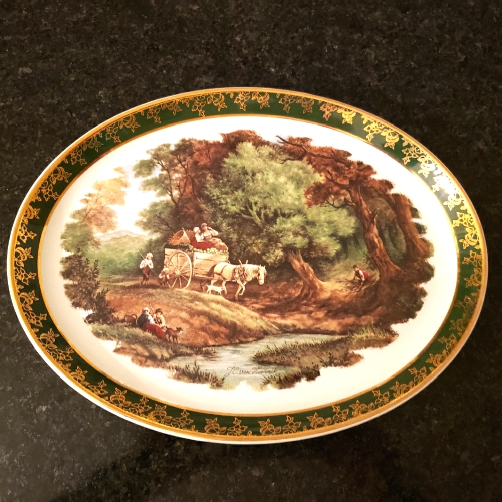 Weatherby Royal Falcon oval decorator plate. Made in England.